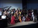 Alle fantasifulde cosplayere samlet på scenen.