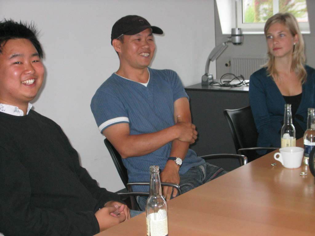 Tolken til hjre for den sydkoreanske filminstruktr, Kim Kim-duk, og til dennes venstre side, Cinematekets programmedarbejder Sophie Engberg Sonne, som stod bag Kim Ki-duk-serien. The interpreter on the right side of the South Korean film director Kim Ki-duk and on his left side, Cinematekets employee Sophie Engberg Sonne, who was responsible for the Kim Ki-duk-series.